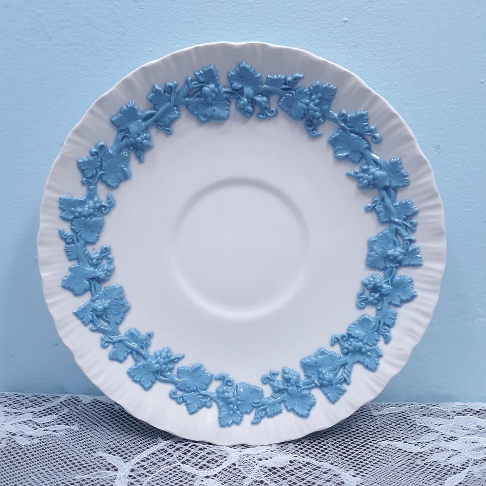 Wedgwood Queensware Lilac Blue Cream Seashell Edge Embossed Grapes Teacup Saucer - Picture 4 of 15